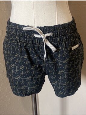 Vuori  Clementine Athletic Shorts for women, size XS